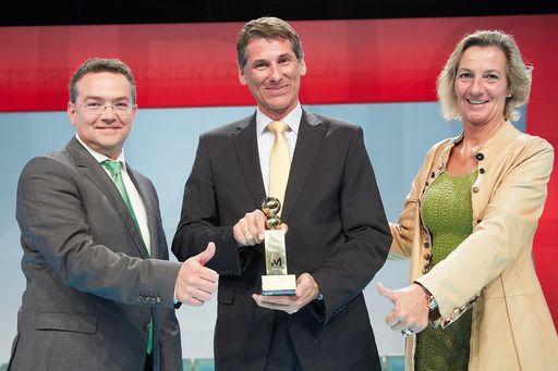  http://www.apa-fotoservice.at/galerie/6010 Im Bild
v.l.n.r.: Christian Steiner, Vorstand der I.M. Austria, Awardträger
Georg Hechenblaikner, MBA, Geschäftsführer Congress Centrum Alpbach
und Christine Opitz, Vorstandssprecherin I.M. Austria