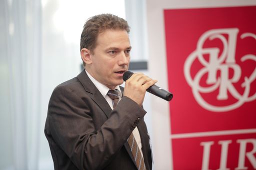  DI Harald Flatscher präsentierte die aktuelle Anzahl NFC
Kartenzahlern in Österreich