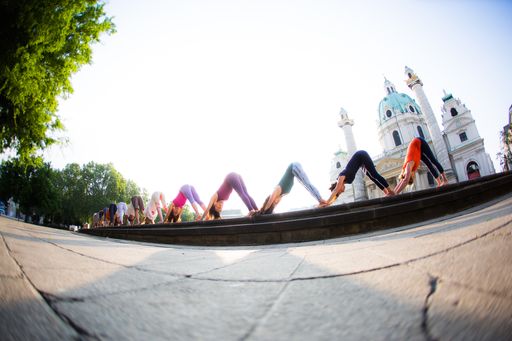  Yogaplanet Messe in Wien - Karlsplatz