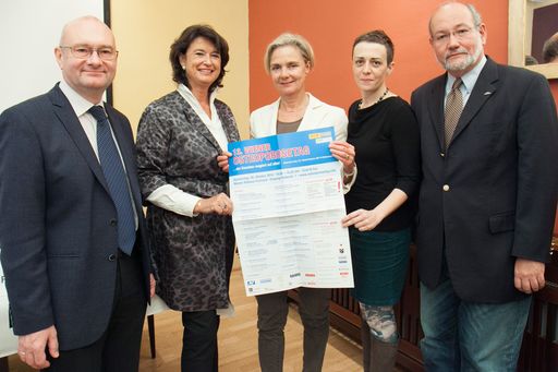  http://www.apa-fotoservice.at/galerie/6061/ Im Bild
v.l.n.r.: Univ.-Prof. Dr. Peter PIETSCHMAN, Univ.-Prof. Dr. Irene
KÜHRER, Prim. Univ.-Prof. Dr. Elisabeth PREISINGER, Dr. Janina
PATSCH, Prim. Dr. Peter M. Berenecker