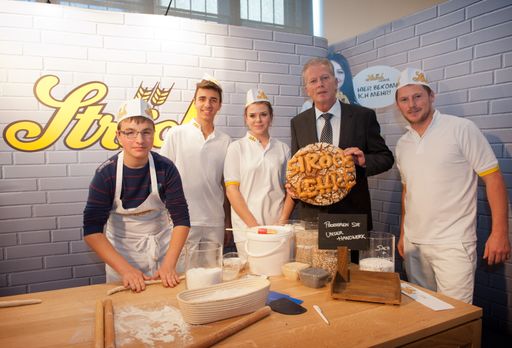 Vorschau Bild von Herr Vizekanzler Dr. Reinhold Mitterlehner am "Tag
der Lehre" im MAK am 29 10 2014