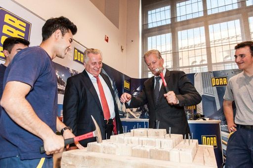 Vorschau Bild von Vizekanzler Reinhold Mitterlehner und Bundesminister Rudolf
Hundstorfer beim Tag der Lehre