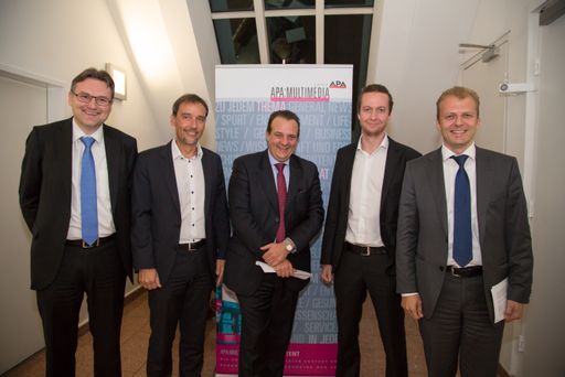  EBC – Das neue Maschinenzeitalter: Wie die
Automatisierung die Arbeitswelt verändert. Im Bild v.l.n.r.: Andreas
Kugi (TU Wien), Peter Wöhrer (Kapsch), Thomas Stern (Moderator;
Braintrust), Peter Brandl (evolaris) und Michael Scholl (IBM
Österreich)