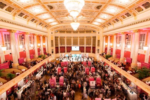 Rund 4000 Menschen stürmen bei der MondoVino die
Säle des Wiener Konzerthauses. ((C) WEIN & CO)