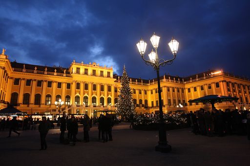 Vorschau Bild von Abendstimmung am Kultur- und Weihnachtsmarkt Schloß Schönbrunn