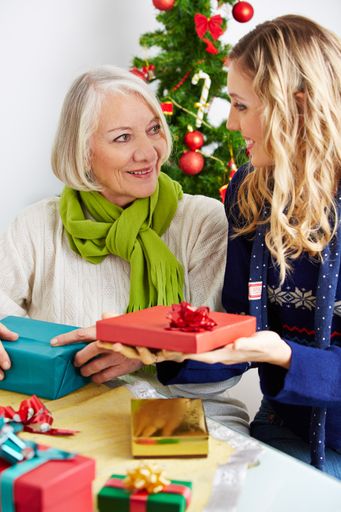  eBay.at Weihnachtsstudie 2014 zeigt: Bereits drei Viertel der
Österreicher kaufen Geschenke online
