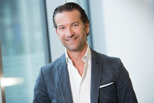 Oliver Krizek, Eigentümer und Geschäftsführer der NAVAX
Unternehmensgruppe, freut sich auf die Zusammenarbeit mit
MicroStrategy im Bereich Business Intelligence und die
Portfolio-Erweiterung des Systemhauses.