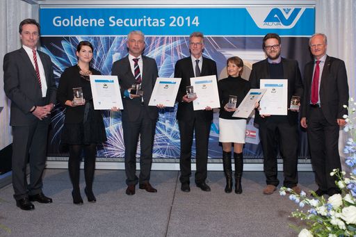 Vorschau Bild von Kategorie Vielfalt bringt Erfolg v.l.n.r. GD DI
Peter Vavken (AUVA), LBI Lavanttaler, Beschäftigungsinitative, Mag.
Davor Sertic (Unit Cargo Speditions GmbH), Heinrich Auer
(Holzmanufaktur und Vitrinenbau Auer e.U.), Renate Pyrker (Austria
Plastics GmbH), Mag. Andreas Gruber (Seniorenpension am Schlossberg)
(Goldene) und Dr. Martin Gleitsmann (WKÖ)