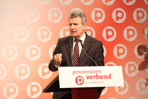ÖGB-Präsident Erich Foglar beim Verbandstag des
Pensionistenverbandes Österreichs, der mitgliederstärksten
Seniorenorganisation Österreichs, der unter dem Motto "Mehr Geld im
Börsel" steht.