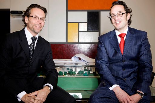 Stephan Heid und Martin Schiefer beraten die
Sozialpartner-Initiative "Faire Vergaben sichern Arbeitsplätze"
(v.l.n.r.)