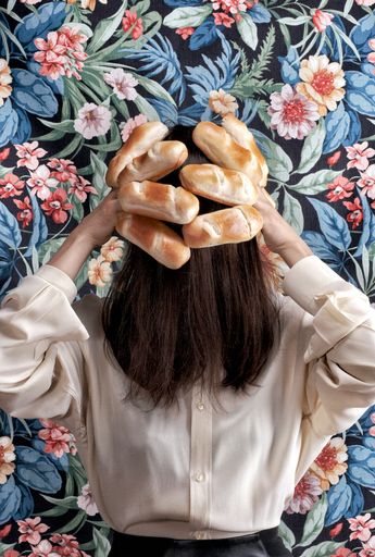 Stefanie Moshammer, Aus der Serie Broteske Welt, 2012