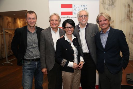  Im Bild v.l.n.r. Franz Föttinger, Sprecher
Österreichische Skiindustrie / Richie Walter, Präsident
Österreichischer Berufsski- und Snowboardlehrerverband / Petra
Nocker-Schwarzenbacher, Obfrau der Bundessparte Tourismus und
Freizeitwirtschaft in der Wirtschaftskammer Österreich (WKO) / KR
Ferdinand Eder, Fachverbandsobmann-Stellvertreter der
Österreichischen Seilbahnen in der Wirtschaftskammer Österreich
(WKO) / Franz Schenner, Sprecher Allianz Zukunft Winter