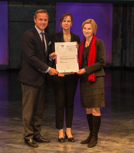 Zertifikatsverleihung. Im Bild: Prof. Dr. Robin
Rumler (Geschäftsführer Pfizer Austria), Bundesministerin Dr. Sophie
Karmasin und Dr. Angelika Haydn (Vertreterin der Pfizer Austria Fair
Play Networkgruppe)