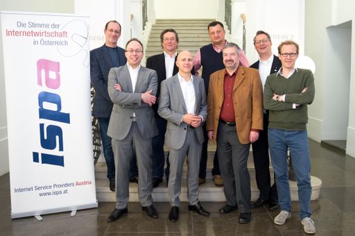  Am 13.11.2014 wurde im Rahmen der
Generalversammlung in der Österreichischen Kontrollbank der ISPA
Vorstand für das 19. Vereinsjahr gewählt. Neuer ISPA Vorstand:
v.l.n.r. Martin Prager, Harald Kapper, Kurt Einzinger, Andreas
Koman, Georg Chytil, Christian Panigl, Nikolaus Futter, Georg
Hitzenberger, Bernd Hilmar (nicht im Bild)