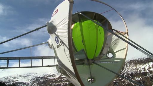 Ab sofort wird in Obergurgl, das letztes
Wochenende die Skisaison eröffnete, erstmals eine Labortechnik
erprobt, mit der hochwertiger Neuschnee mit relativ geringer Dichte,
deutlich reduziertem Energieverbrauch und wesentlich effizienterer
Nutzung der Ressource Wasser in einer künstlichen Schneewolke
hergestellt wird. Im Vergleich zur bereits bekannten
Kunstschneeproduktion mit Schneekanonen könnte diese im Obergurgler
Freiluftlabor angewandte “NEUSCHNEE-Technologie” DIE revolutionäre
Entwicklung im modernen Wintersport sein.