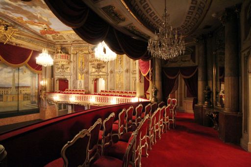 Vorschau Bild von Schönbrunner Schlosstheater, ehemalige kaiserliche
Loge, C. Cossa CC-BY-SA 3.0