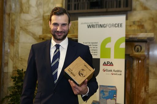Vorschau Bild von Takis Würger, Reporter des deutschen
Nachrichtenmagazins "Der Spiegel", gewann den Journalistenpreis
"Writing for CEE 2014".