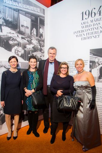 Vorschau Bild von InterContinental Managerin Brigitte Trattner, MAK-Direktor
Christoph Thun-Hohenstein mit seiner Frau, Vienna Design-Week
Direktorin Lilli Hollein, WertInvest Geschäftsführerin Daniela Enzi