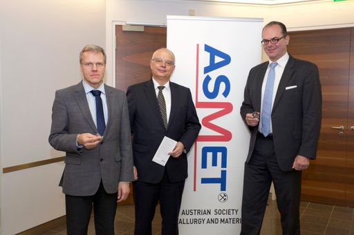  ASMET Metal Additive Manufacturing Conference von 20.-21.11. in
Wien. Im Bild (v.l.n.r.): Dr. Wilhelm Meiners (Fraunhofer Institut
für Lasertechnik), DI Franz Rotter (ASMET/voestalpine), Mag. Andreas
Reichhardt (bmvit)