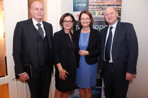  http://www.apa-fotoservice.at/galerie/6157 Cisco
Public Service Talks 2014. Im Bild v.l.n.r.: Generaldirektor für
Rettung und Notfallsplanung im Ministerium für Justiz und
öffentliche Sicherheit in Norwegen Knut Anders Moi; Bundesministerin
für Inneres Johanna Mikl-Leitner; designierte norwegische
Botschafterin Bente Angell-Hansen; Cisco Austria-General Manager
Achim Kaspar