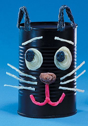 Vorschau Bild von Bastle Tiere und viele lässige Präsente aus
Recycling-Materialien. Ob Glas, Büchsen, Steine oder Kunststoff;
Wikki Stix haften auf allen glatten Oberflächen.