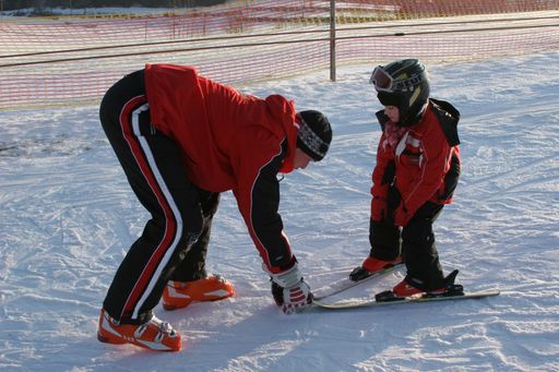 Vorschau Bild von Umfangreicher denn je präsentiert sich die
aufstrebende Tourismusregion Mühlviertler Alm mit ihren Angeboten
für die kommende Wintersaison. Vor allem Ski-Enthusiasten kommen
voll auf ihre Kosten. Die Wintersportarena Liebenau, der
Schorschi-Lift in St. Georgen am Walde, der Skilift Mönchdorf und
die Stoaninger Alm in Schönau lassen die Herzen kleiner und großer
Pistenliebhaber höher schlagen.