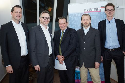  EBC - Smart Citizen: Wieso ohne den Bürger in der
Stadt von morgen nichts läuft. Im Bild v.l.n.r.: Michael Schramm
(IBM Österreich), Christian Adelsberger (evolaris), Thomas Stern
(Moderator, Braintrust), Roman Ganhör (TU Wien) und Daniel Scheikl
(Dimension Data)