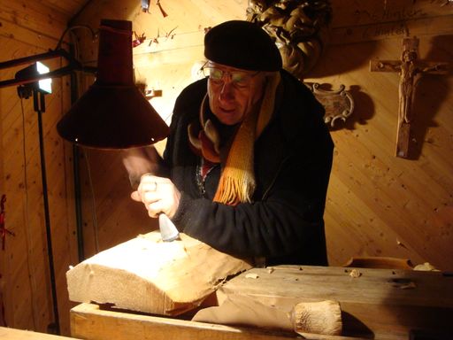  Schnitzer am Braunauer Christkindlmarkt im Palmpark