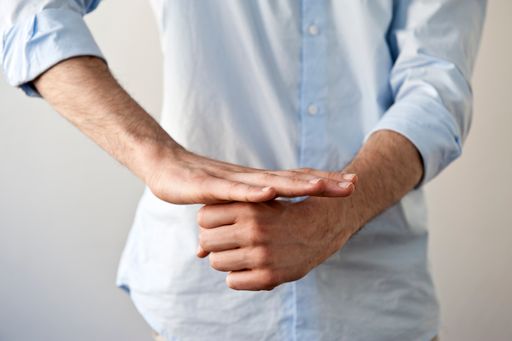 Vorschau Bild von Gebärde für "Diskriminierung" (ÖGS)