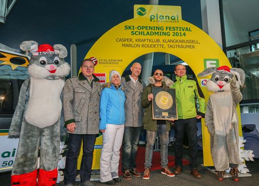 Vorschau Bild von Planai GF Dir. Georg Bliem, Hansjörg Stocker (TV
Schladming-Rohrmoos) und BM Jürgen Winter Marlon Roudette