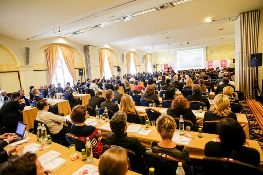  Ein idealer Treffpunkt für nationale und internationale Experten
aus den Bereichen Zahlungsverkehr, IT in Banken, Compliance &
Geldwäsche sowie Marktfolge