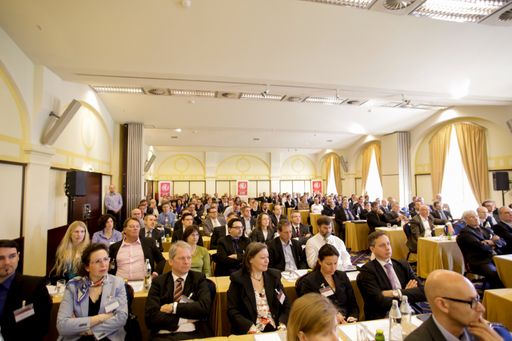 Vorschau Bild von Es werden die aktuellen Herausforderungen des Banken- und
Kapitalmarktrechts ausführlich vor Ort diskutiert.