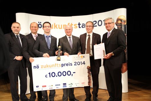 Vorschau Bild von Im Bild: Dr. Christian Milota (Geschäftsführer der NÖ
Landesakademie), Mag. Bernhard Lackner (Vorstandsdirektor der NÖ
Versicherung), Dr. Manfred Wieser, MSc (Kardiologe und
Sportmediziner), Landeshauptmann Dr. Erwin Pröll, DI Helmut Leopold
(Head of Safety & Security Department am AIT), Bürgermeister LAbg.
Mag. Alfred Riedl (Gemeinde Grafenwörth)