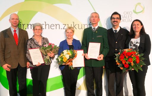 Vorschau Bild von Kudlich-Preisverleihung 2014 (v.l.n.r.):
Vizepräsident des Ökosozialen Forums Felix Montecuccoli,
Preisträgerin Agnes Schierhuber, Preisträgerin Ulrike Böker,
Preisträger Erwin Stubenschrott, Jury-Vorsitzender BOKU-Rektor
Martin Gerzabek, Festrednerin Monika Langthaler