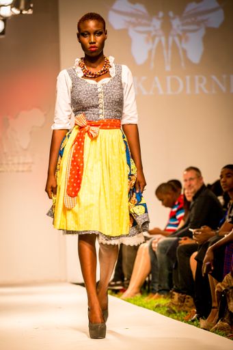 Vorschau Bild von Ein AFRIKAdirndl der "Swahili Edition"