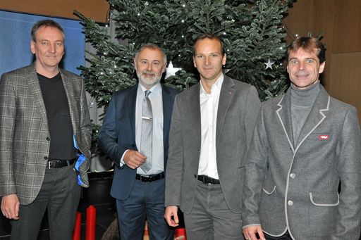 Im Rahmen einer Veranstaltung der Vermieterakademie Tirol lud Dr.
Gerhard Föger, Leiter der Tourismusabteilung des Landes Tirol (2.
v.l.) am 4. Dezember im Tiroler Landhaus (v.l.): Wolfang Hanfstein
(Digital Learning Expert, Pink University), Gernot Memmer
(Geschäftsführer Österreich und Bereichsleiter
Destinationsmanagement Kohl & Partner) und Martin Weigl (Agentur
W-M-P).