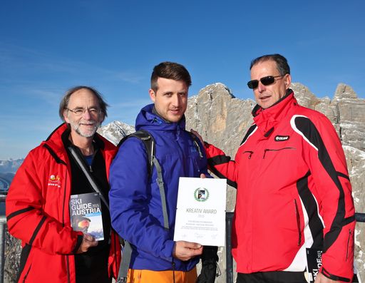  Übergabe des Ski Guide Austria Awards an Elias Walser,
Tourismusdirektor Ramsau am Dachstein. im Bild v.l.n.r. Fred Fettner
(Herausgeber Ski Guide Austria), Elias Walser, Tourismusdirektor
Ramsau am Dachstein und Günter Fritz (Herausgeber Ski Guide Austria)