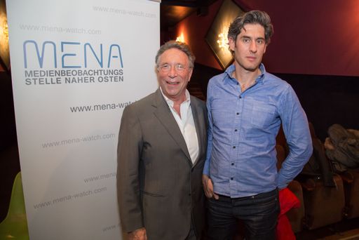 http://www.apa-fotoservice.at/galerie/6268/ Im Bild
v.l.n.r.: Erwin Javor, MENA-Gründer, Nadav Schirman, Regisseur
