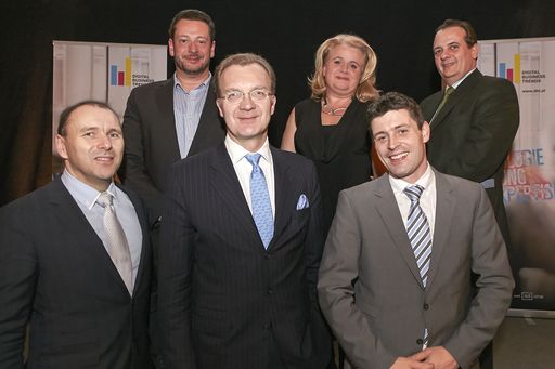 Vorschau Bild von Im Bild v.l.n.r.: Peter Kropsch (CEO APA – Austria
Presse Agentur), Michael Lang (Moderator; APA), Malte von Trotha
(CFO Styria Media Group AG), Barbara Rauchwarter
(APA-Unternehmenssprecherin und Leiterin Marketing & Kommunikation),
Alexis Johann (Geschäftsführer styria digital one) und Thomas Stern
(Braintrust)