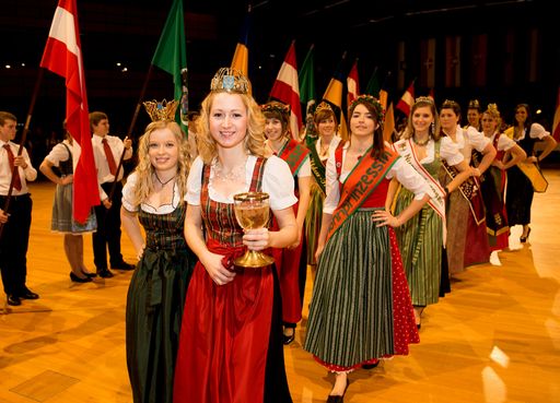 Vorschau Bild von Einzug der "Hoheiten" in den großen Festsaal
