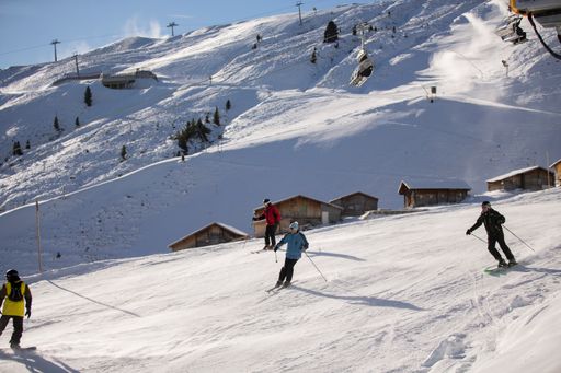 Vorschau Bild von Hochzillertal-Kaltenbach und viele weitere
Tiroler Skigebiete haben am Wochenende eröffnet.