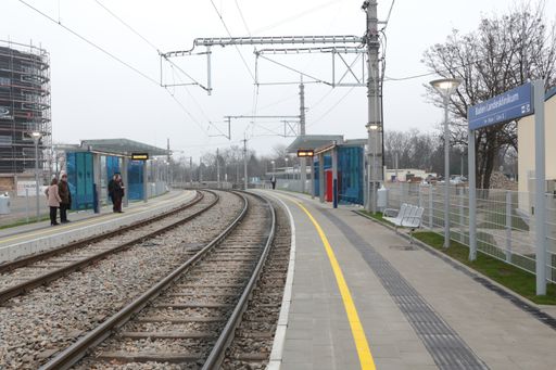 Vorschau Bild von Die neue Badner Bahn-Haltestelle am Landesklinikum
zeichnet sich durch moderne Ausstattung der Bahnsteige und eine
barrierefreie Gestaltung aus.
