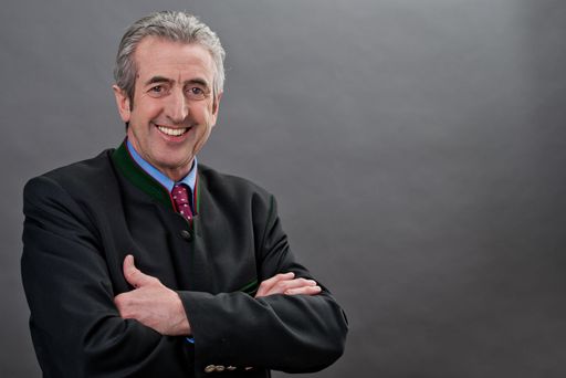 "Unsere Restaurant-Gäste sind fassungslos: dass
wir mit Steak und Beilagen eine Buchstabenliste servieren, schlägt
dem Fass den Boden aus", berichtet Josef Falkner, Hotelier und
Präsident der Tiroler Tourismusvereinigung (TTV).
