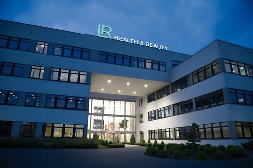 In diesem Jahr feiert LR Health & Beauty
30-jähriges Jubiläum. Seit der Gründung im Jahr 1985 hat sich das
Unternehmen zu einem führenden Anbieter von hochwertigen Schönheits-
und Gesundheitsprodukten im Direktvertrieb entwickelt. Weiterer Text
über OTS und www.presseportal.de/pm/76151 / Die Verwendung dieses
Bildes ist für redaktionelle Zwecke honorarfrei. Veröffentlichung
bitte unter Quellenangabe: "obs/LR Health & Beauty Systems GmbH"