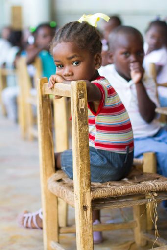 Vorschau Bild von In vielen neuen SOS-Gemeindezentren erhalten bis zu
3.000 Kinder Nahrung, Bildung und medizinische Versorgung als
unterstützende, Familien stärkende Programme für sozial schwache und
gefährdete Familien.