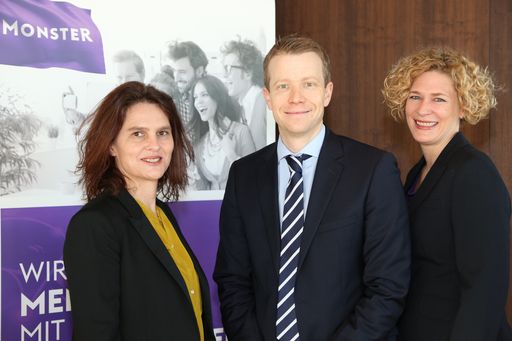  http://www.apa-fotoservice.at/galerie/6294 Im Bild
v.l.n.r.: Mag. Romana Hausleitner (BMD Systemhaus GmbH), DDr. Paul
Eiselsberg (Senior Research Director IMAS International), Mag.
Barbara Riedl-Wiesinger (Monster Worldwide Austria GmbH)