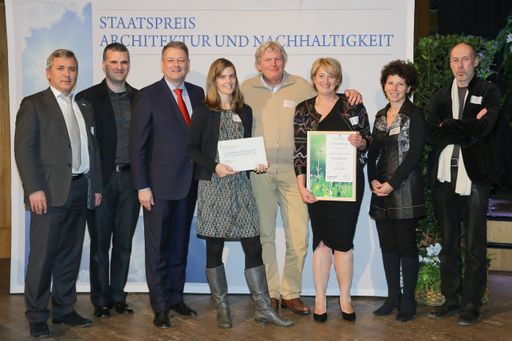 http://www.apa-fotoservice.at/galerie/6263/
Bundesminister Andrä Rupprechter zeichnet österreichische Gebäude
mit dem Staatspreis für Architektur und Nachhaltigkeit aus
