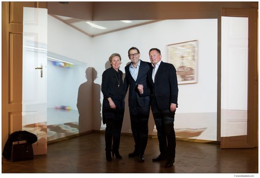 Vorschau Bild von Im Bild v.l.n.r. Karola Kraus, Direktorin mumok; Dr. Christian
Strasser, Direktor MuseumsQuartier Wien, Ing.Mag. Peter Weinhäupl,
Direktor Leopold Museum