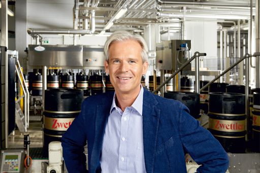 Vorschau Bild von "Wir freuen uns, dass unsere Bemühungen um
Spezialbiere den Geschmack der heimischen Konsumenten treffen", so
Brauerei-Chef und Inhaber Mag. Karl Schwarz.