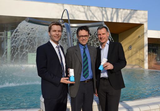 Vorschau Bild von Positive Bilanz - von links Mag. Dr. Sax
(Eigentümervertreter), Mag. Josef Sommer (Eigentümervertreter) und
Mag. Siegfried Feldbaumer (Parktherme)